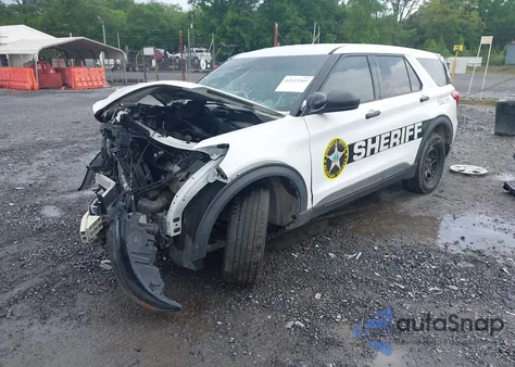 2022 Ford Police Interceptor z USA, uszkodzony, nr VIN 1FM5K8AB6NGA40303